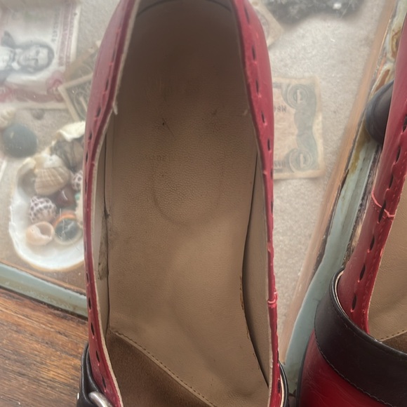 Fluevog shoes heart shaped heels in preloved condition. Size 9 1/2 very fine. - Picture 6 of 6